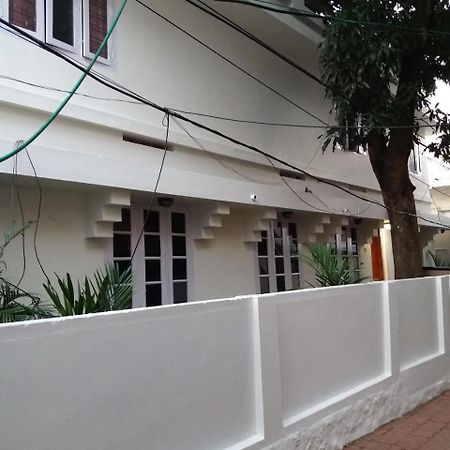 Capital Comfort Hotel Thiruvananthapuram Buitenkant foto